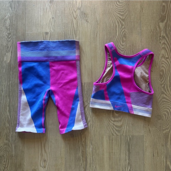 Nike Womens Icon Clash Set Bike Shorts and Top Sports Bra size small and medium - Picture 3 of 10